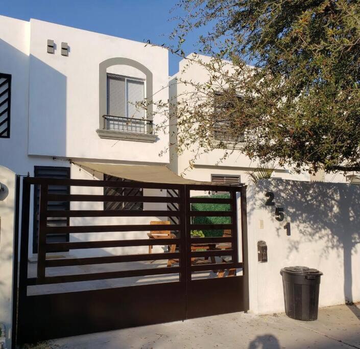 Comfortable And Private House 2 Bedrooms Wifi Parking Free Монтеррей Экстерьер фото