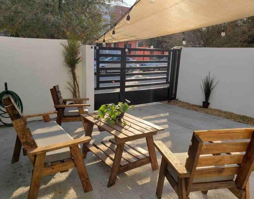 Comfortable And Private House 2 Bedrooms Wifi Parking Free Монтеррей Экстерьер фото