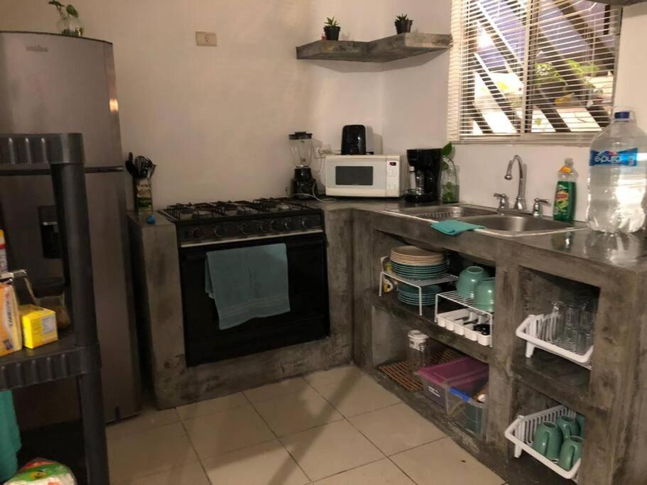 Comfortable And Private House 2 Bedrooms Wifi Parking Free Монтеррей Экстерьер фото