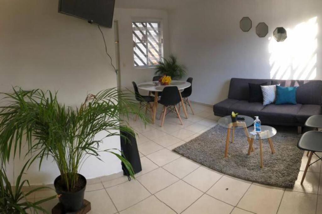 Comfortable And Private House 2 Bedrooms Wifi Parking Free Монтеррей Экстерьер фото