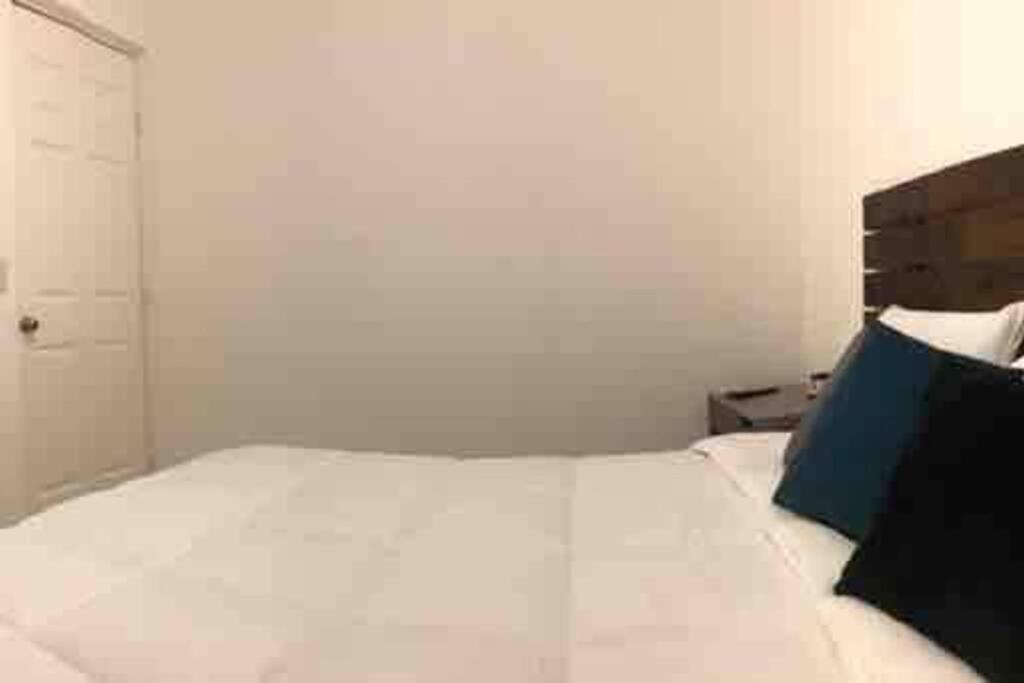 Comfortable And Private House 2 Bedrooms Wifi Parking Free Монтеррей Экстерьер фото