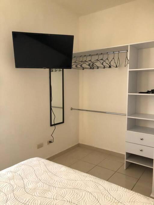 Comfortable And Private House 2 Bedrooms Wifi Parking Free Монтеррей Экстерьер фото